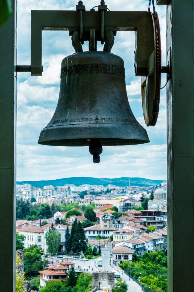 הטיולים שלנו Tower bell overlooking a vibrant cityscape, capturing urban architecture and landscape.